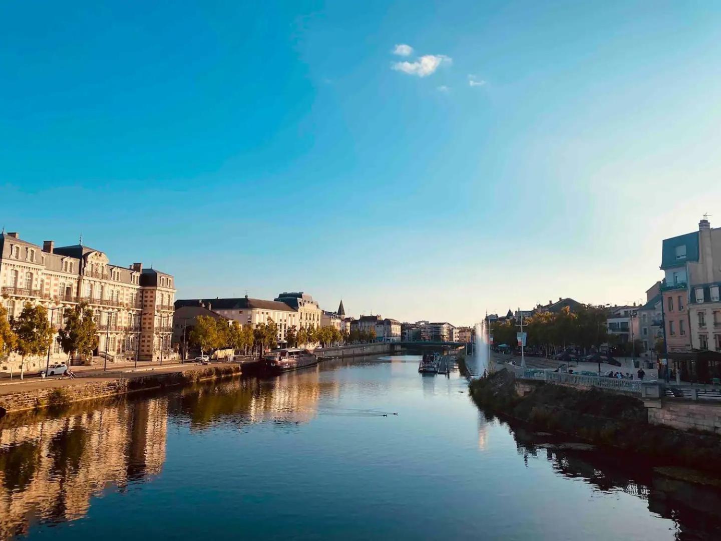 Logement Neuf "Meuse" - Hyper Centre - Parking Proche - Proche Gare - 4 Chambres - Terrasse Couverte - Wifi ! Gere Par Prestazen'Services Verdun-sur-Meuse Eksteriør bilde