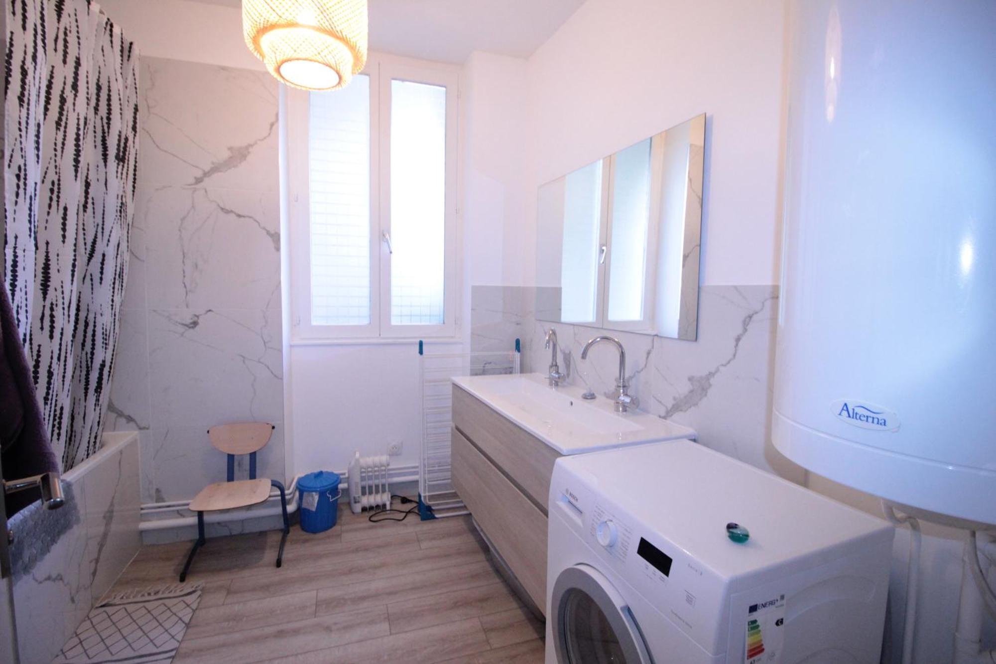Logement Neuf "Meuse" - Hyper Centre - Parking Proche - Proche Gare - 4 Chambres - Terrasse Couverte - Wifi ! Gere Par Prestazen'Services Verdun-sur-Meuse Eksteriør bilde