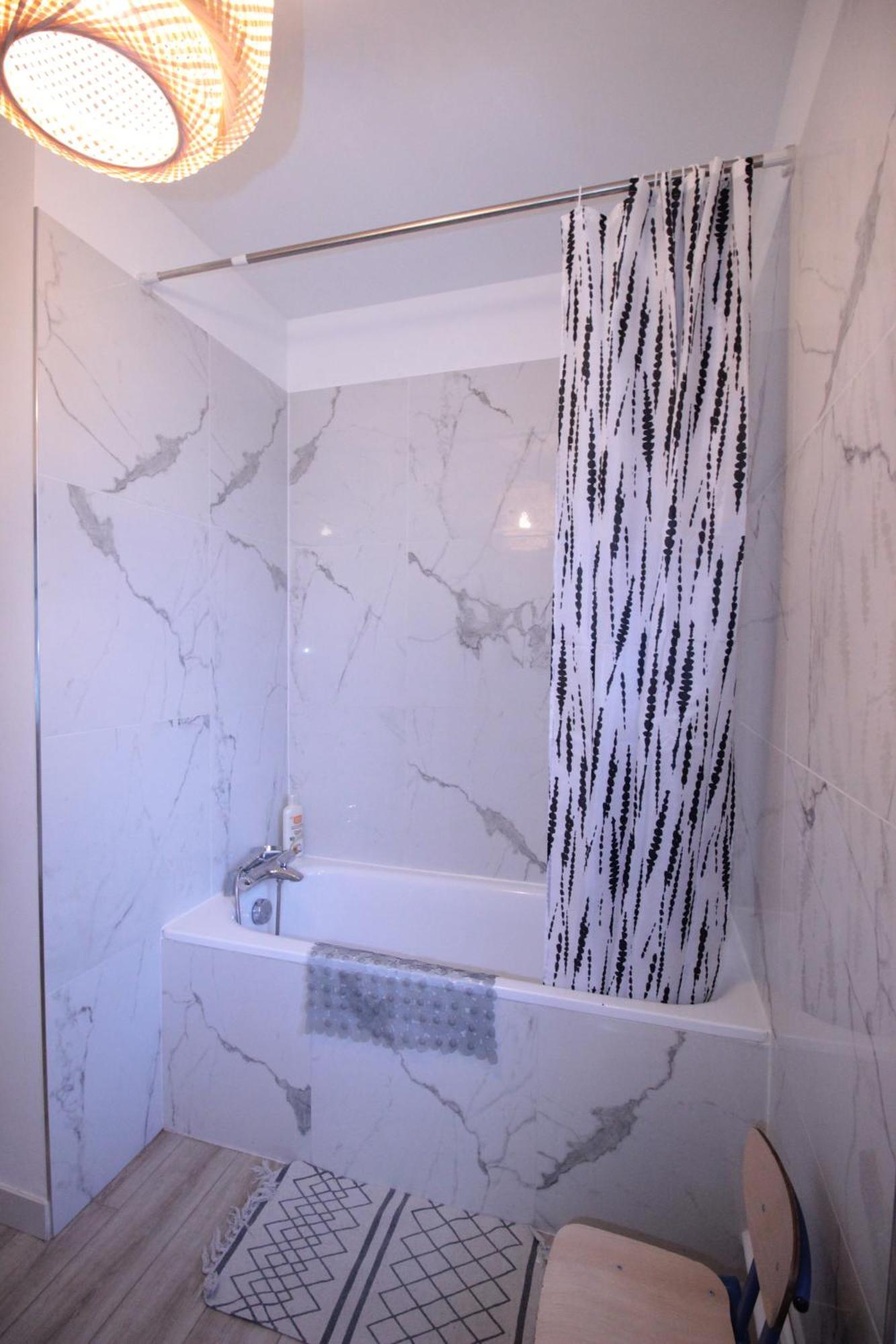 Logement Neuf "Meuse" - Hyper Centre - Parking Proche - Proche Gare - 4 Chambres - Terrasse Couverte - Wifi ! Gere Par Prestazen'Services Verdun-sur-Meuse Eksteriør bilde