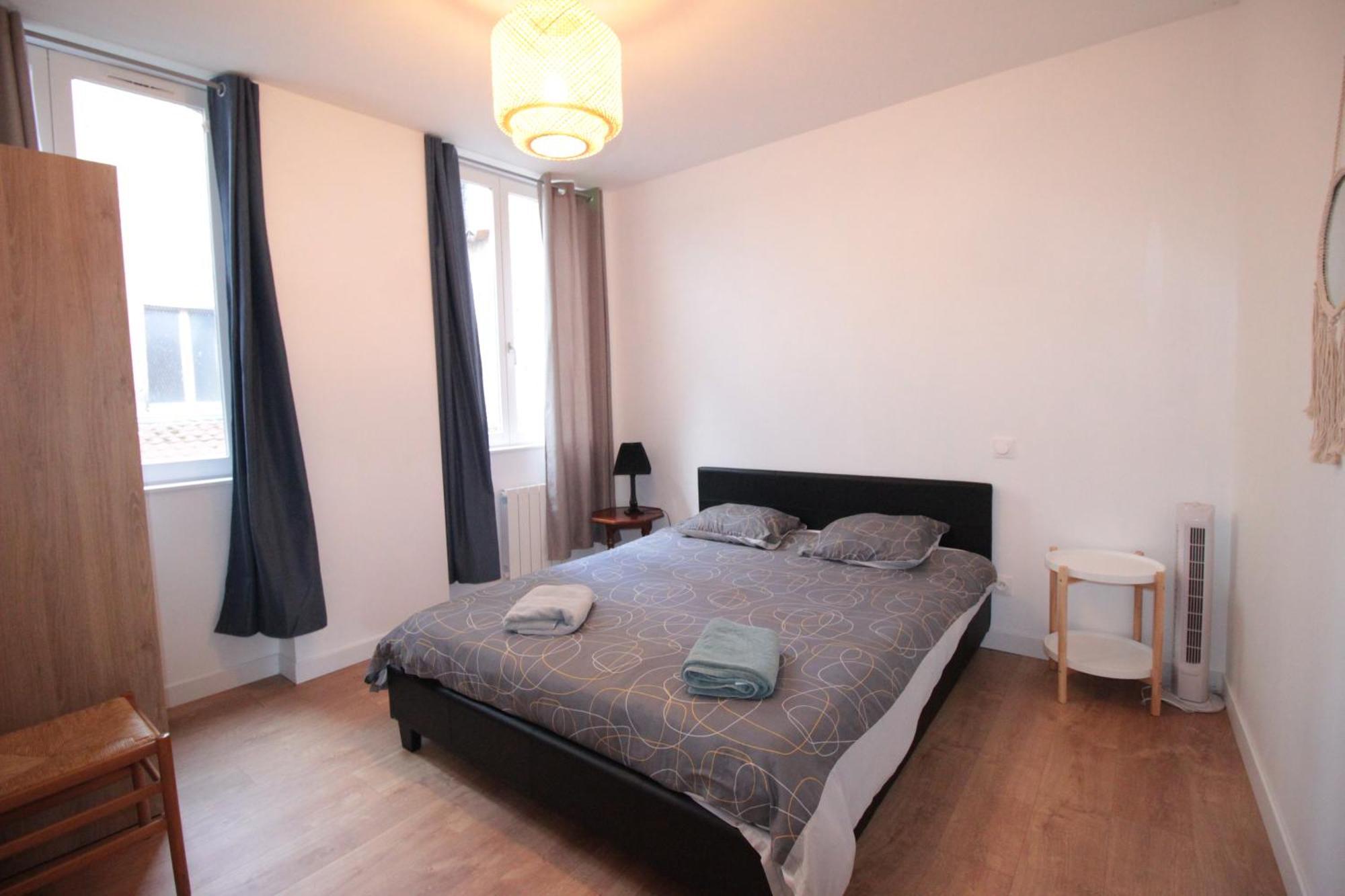 Logement Neuf "Meuse" - Hyper Centre - Parking Proche - Proche Gare - 4 Chambres - Terrasse Couverte - Wifi ! Gere Par Prestazen'Services Verdun-sur-Meuse Eksteriør bilde